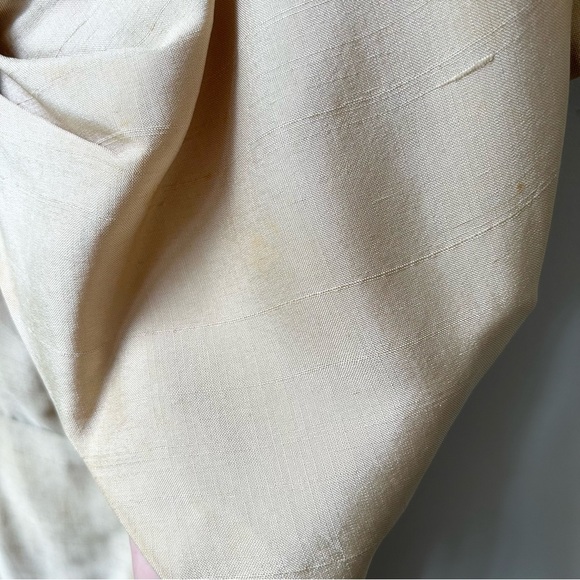 Vintage 1960s gold silk handmade sheath dress with front bow bodice detail - Picture 6 of 13